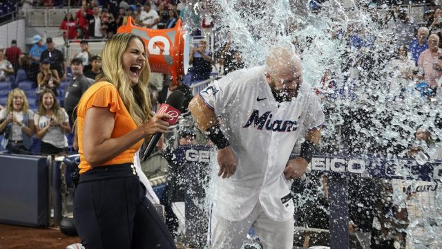 Cedric Mullins robs homer in 9th, hits 2-run shot in 10th; AL-best Orioles  beat Mariners 5-3 - Newsday