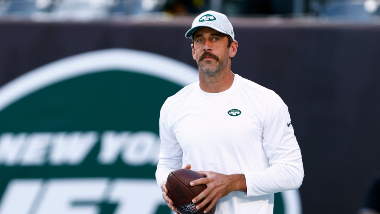 Guy on the sideline of the Packers v Giants game gets laid out 