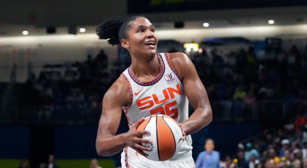 Connecticut Sun All-Star teammates Alyssa Thomas, DeWanna Bonner