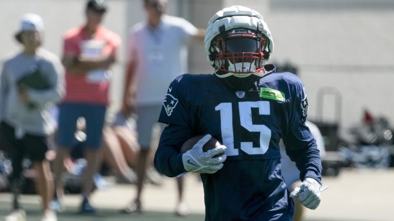 New England Patriots' Ezekiel Elliott runs a drill during practice for NFL football training camp Wednesday, Aug. 16, 2023, in Green Bay, Wis. (Morry Gash/AP)