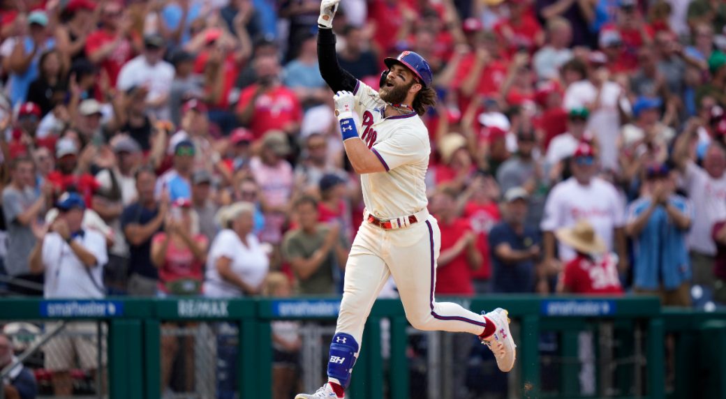 Phillies’ Bryce Harper hits 300th homer, receives standing ovation from fans