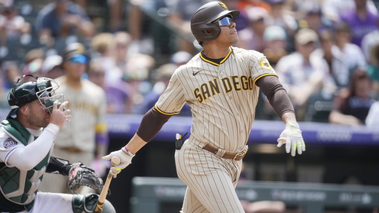 Gary Sánchez homers again as new Padres catcher goes deep for