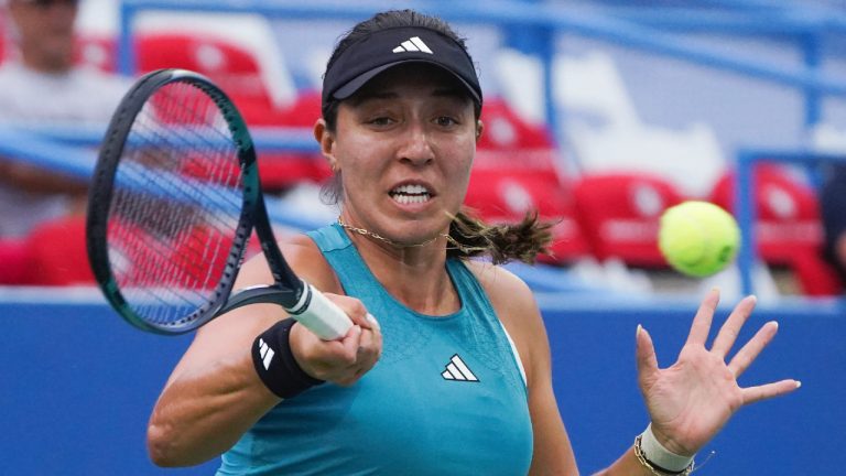 Jessica Pegula hits a forehand to Peyton Stearns at the DC Open tennis tournament Thursday, Aug. 3, 2023, in Washington. (Minh Connors/The Washington Post via AP)