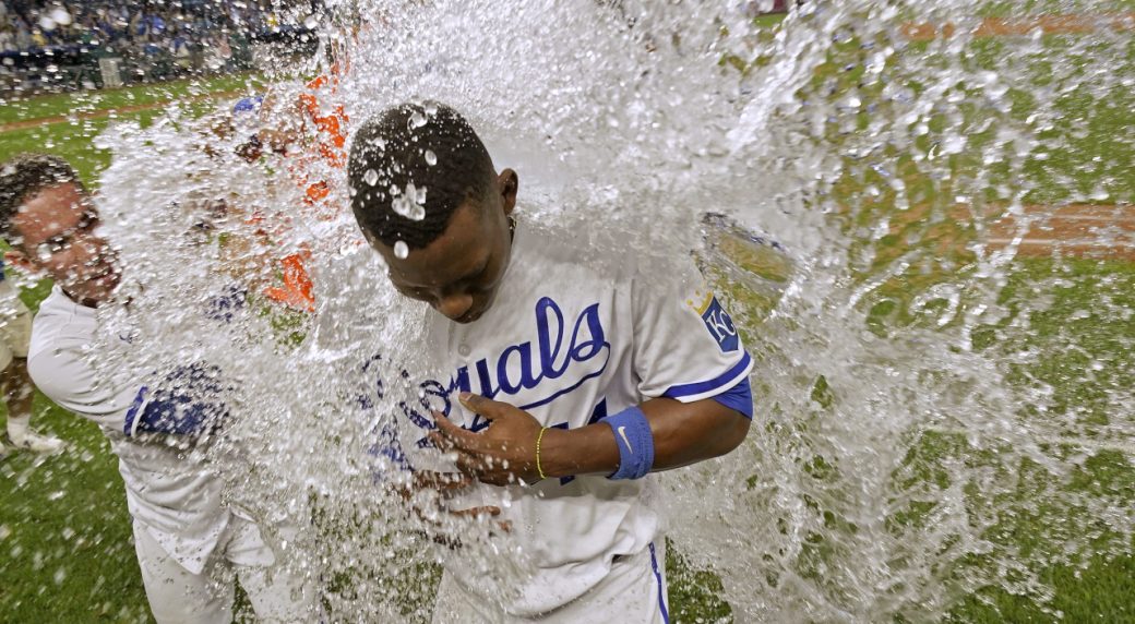 Dairon Blanco’s squeeze bunt gives the Royals a wild walk-off win over the Mariners