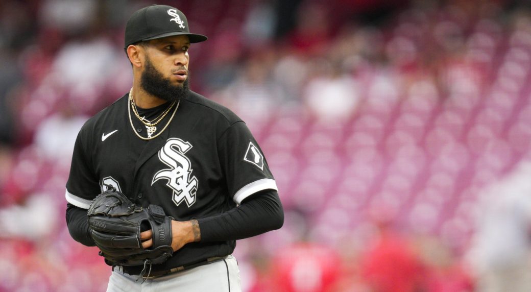 Yankees acquire right-handed reliever Middleton from White Sox