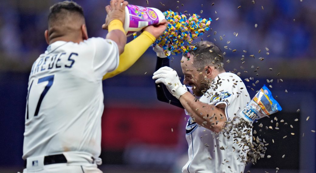 Rays rally in 10th to clip Marlins