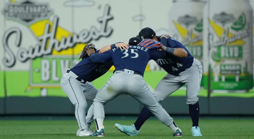 France’s 10th-inning single lifts Mariners over Royals after blown lead