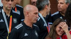 Spain&#8217;s Rubiales refuses to resign despite kissing a player on lips at Women&#8217;s World Cup