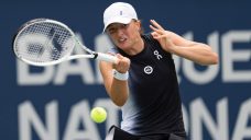 World No. 1 Swiatek beats Muchova, advances to quarterfinals after rain delays at NBO