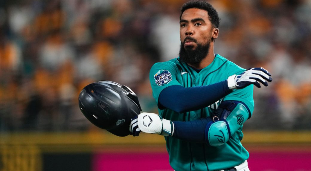 Mariners still half-game back of AL wild-card spot after winning streak ends