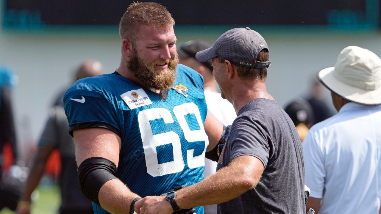 Jaguars re-sign offensive lineman Tyler Shatley