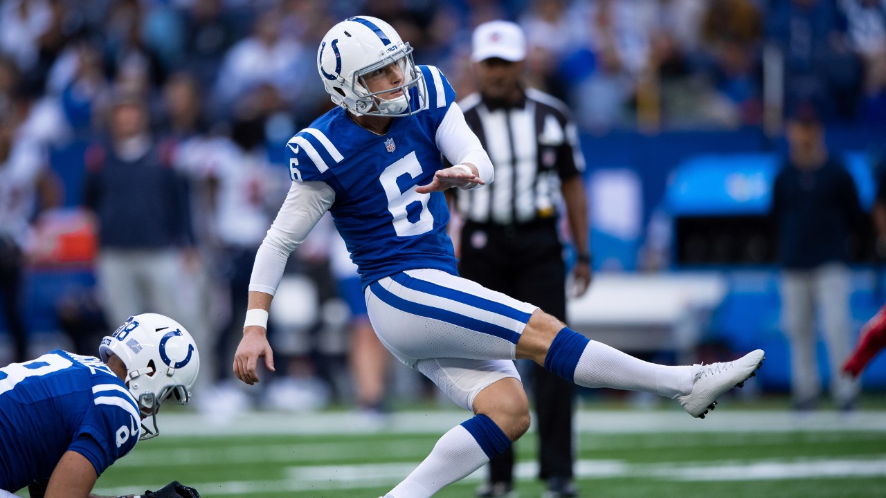 Titans go with undrafted rookie kicker with Bullock out