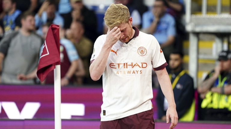 Manchester City's Kevin De Bruyne appears dejected after being substituted off for an injury during the Premier League soccer match between Manchester City and Burnley FC at Turf Moor, Burnley, England, Friday Aug. 11, 2023. (Mike Egerton/PA via AP)