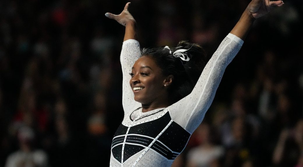 Simone Biles wows in her comeback performance at U.S. Classic following