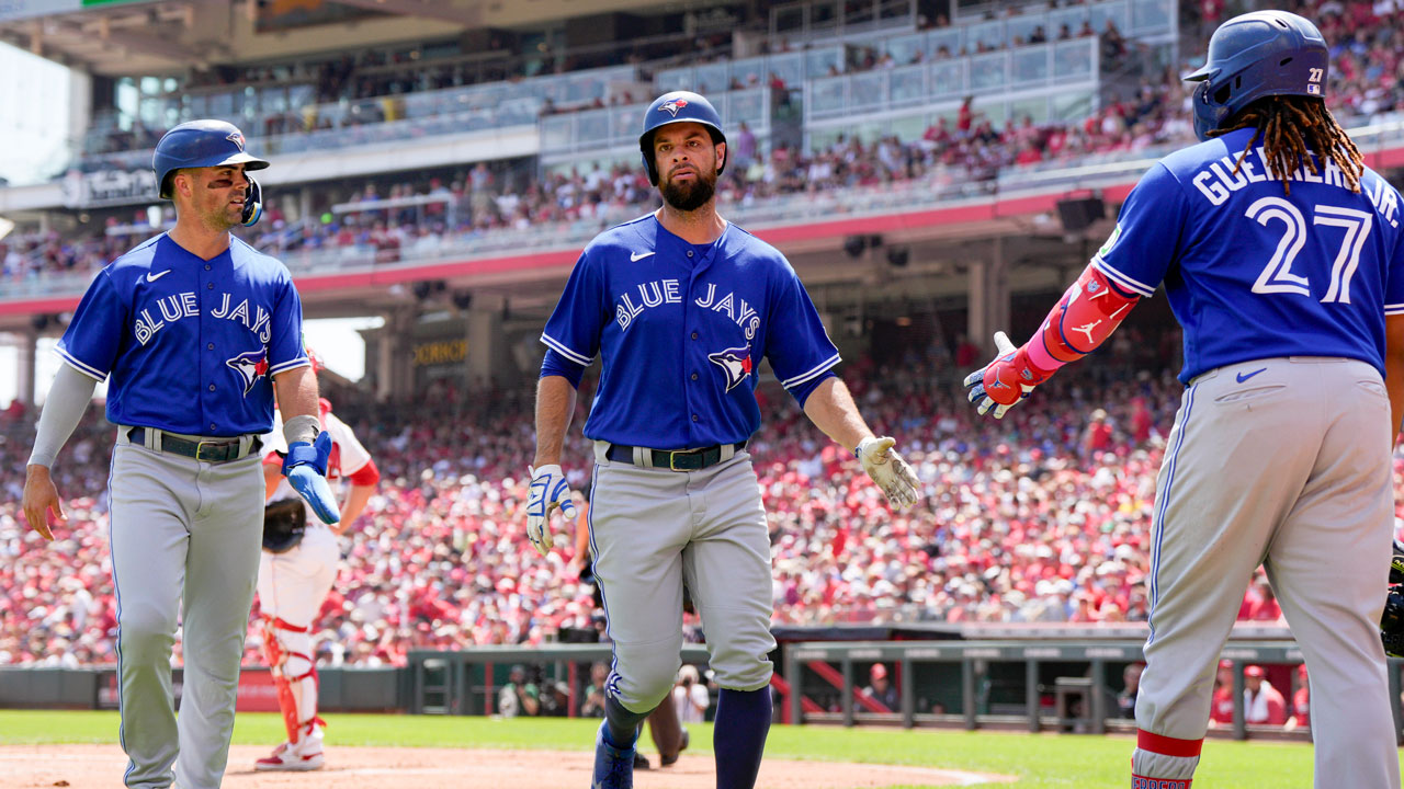 Royals' bats awaken in 8-4 win over Blue Jays to avoid sweep – KGET 17