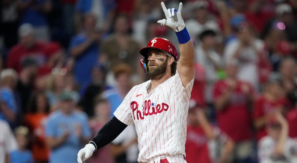 WATCH: Bryce Harper, Rhys Hoskins raise the Phillies' 2022 NL