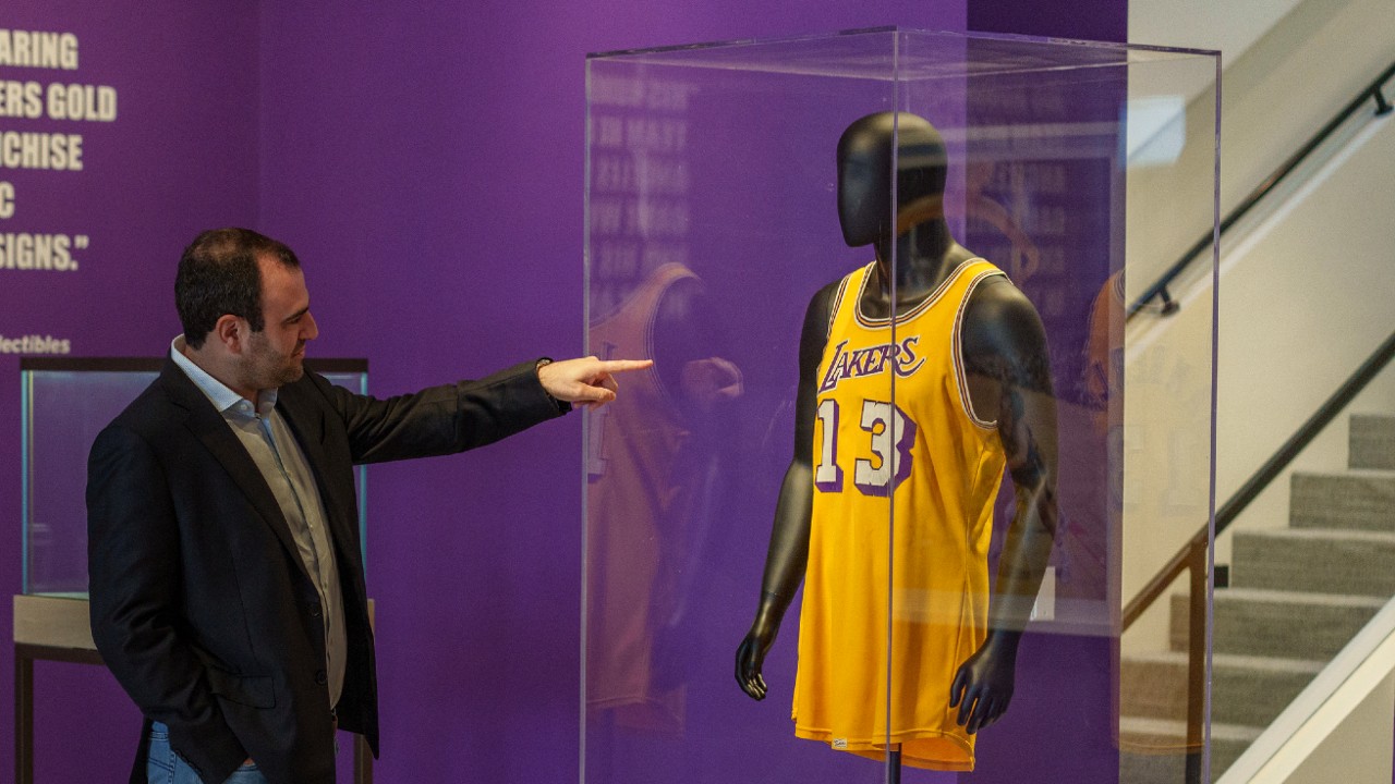 Wilt Chamberlain's 1972 game-worn NBA Finals relic jersey expected to sell  for $4M