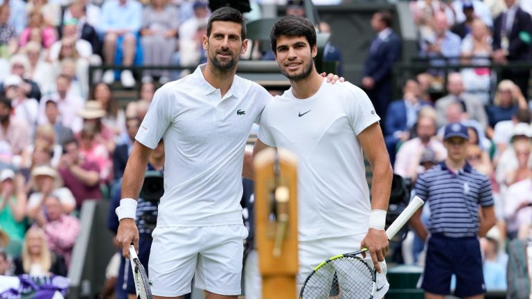 Serbia's Novak Djokovic, left, and Spain's Carlos Alcaraz pose for a photo. (Kirsty Wigglesworth/AP)