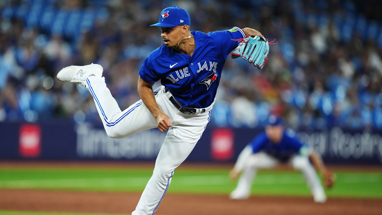 Blue Jays acquire reliever Jordan Hicks from Cardinals