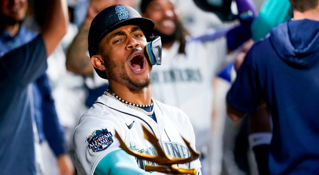 Julio Rodríguez and the Mariners stay red hot with win over Oakland