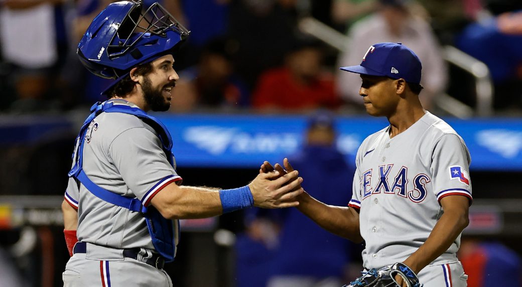 Lowe’s two-run single in ninth lifts Rangers over Mets