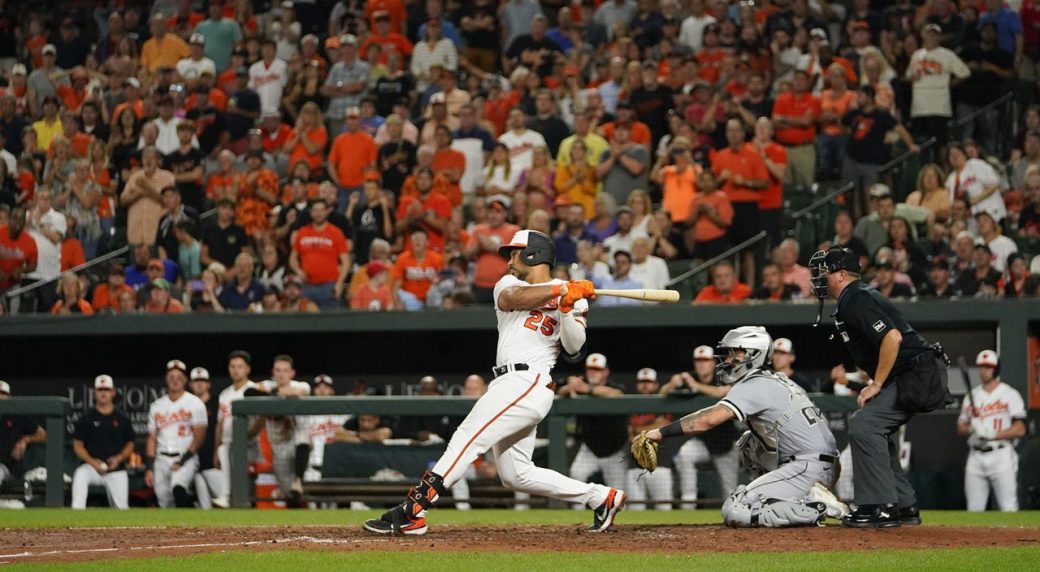 Santander’s go-ahead three-run double sends Orioles to victory over White Sox