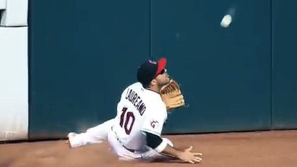 Francisco Lindor wore LeBron jersey and pumped up Cavs fans