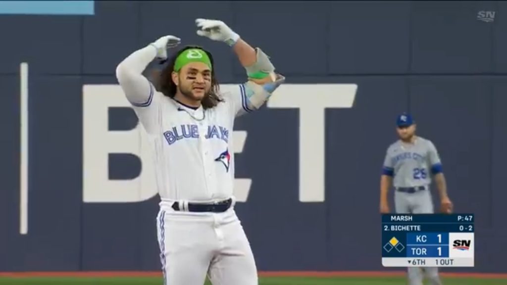 Bichette gets a hit, joins his junior Jays buddies for win against Royals