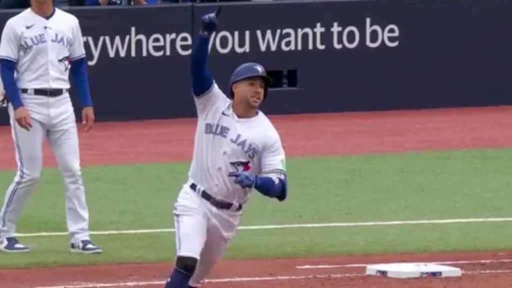 Big Dumper blasts 2 Run Homer vs Blue Jays (2022 WC Series Game 1