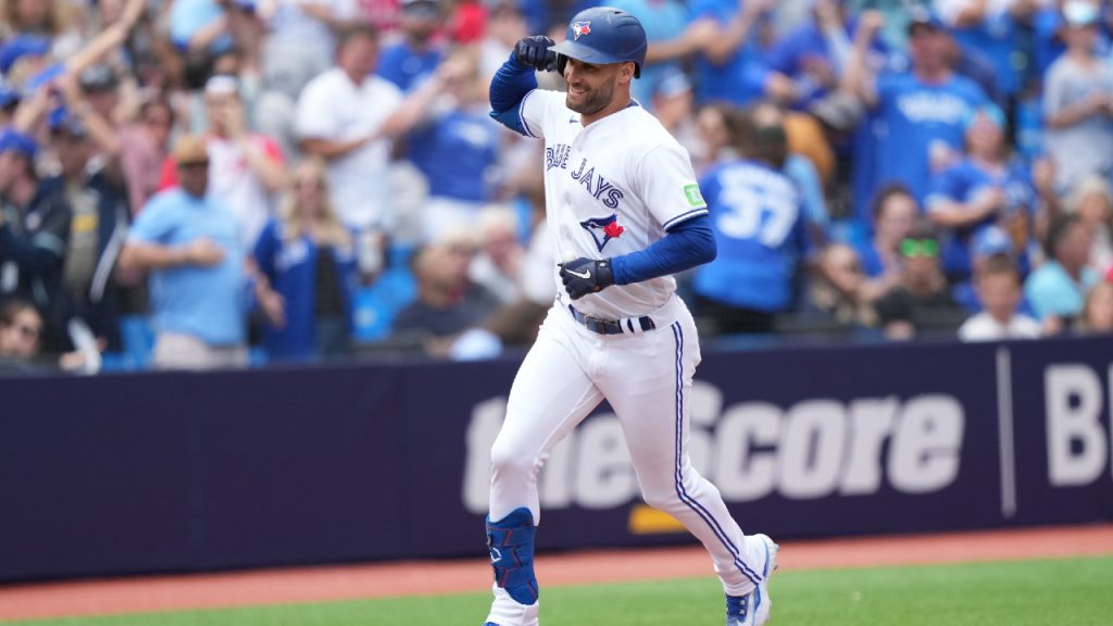 Kevin Kiermaier dazzles in Blue Jays home opener win