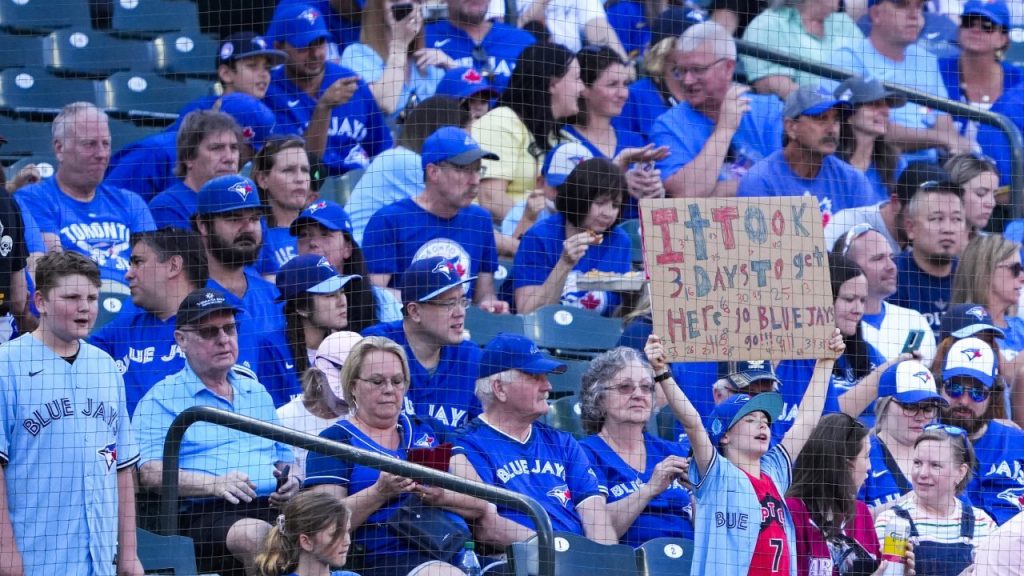 Blue Jays fans from Western Canada invade Seattle in huge numbers