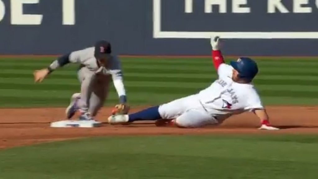 Alejandro Kirk's clutch go-ahead hit gives us win against Astros