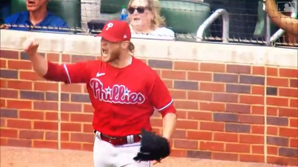 Tatis Jr. shows off his arm, 04/10/2023