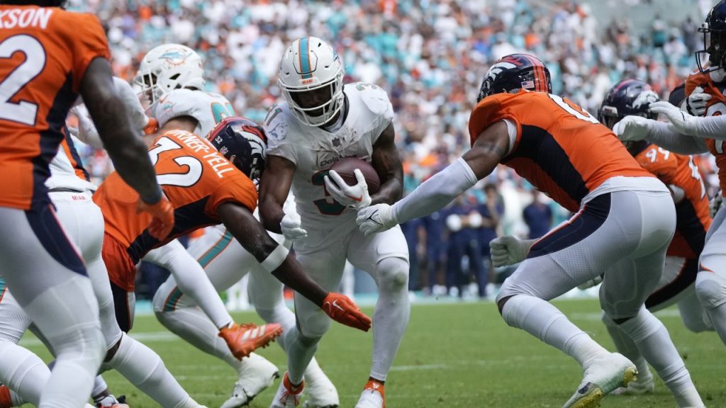 Broncos hold on for gritty win against Dolphins as defense shows