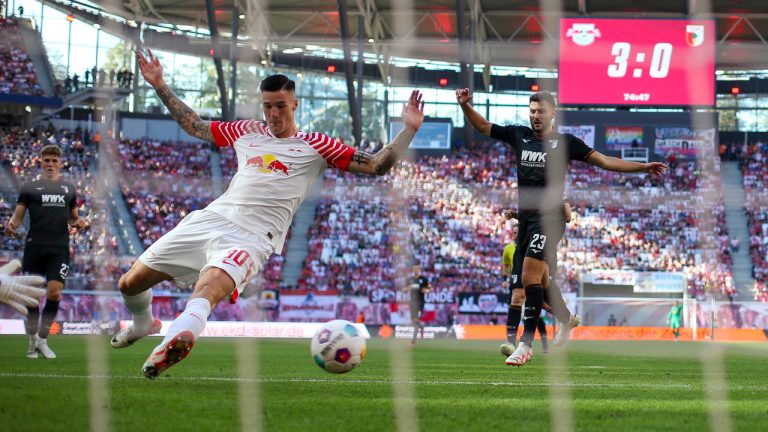 Leipzig's Benjamin Sesko fails in front of goal during the German Bundesliga soccer match between RB Leipzig and FC Augsburg at the Red Bull Arena in Leipzig, Germany, Saturday, Sept. 16, 2023. (Jan Woitas/dpa via AP) 