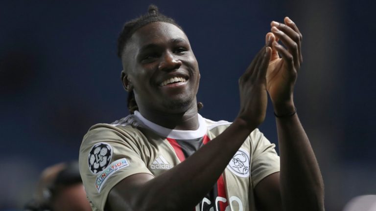 Ajax's Owen Wijndal applauds his Rangers fans after the end of the Champions League group A soccer match between, Glasgow Rangers and Ajax, at Ibrox stadium in Glasgow, Scotland, Tuesday, Nov. 1, 2022. Wijndal is an ex Rangers player. Ajak won the game 3-1. (AP)