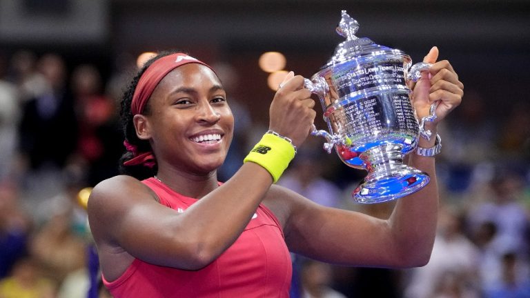 Coco Gauff holds up the championship trophy after defeating Aryna Sabalenka in the women's singles final of the US Open. (Frank Franklin II/AP)