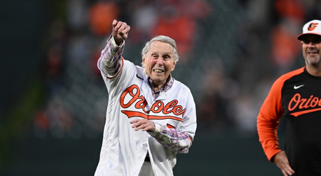 Brooks Robinson, Orioles' Hall of Fame third baseman, dies at 86