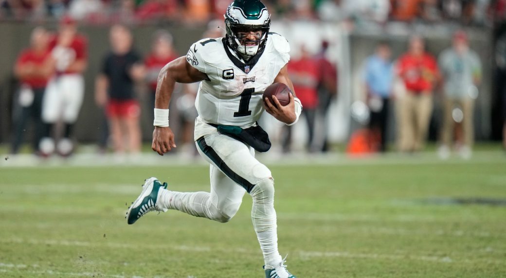 Philadelphia Eagles Remain Undefeated In 25-11 Victory Over Tampa