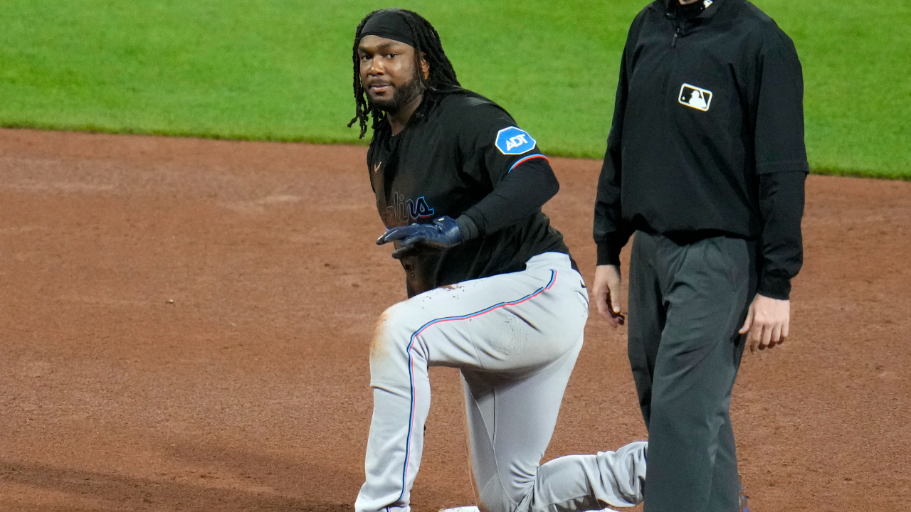 Soler's pinch hit blast leads Marlins past Giants 4-3