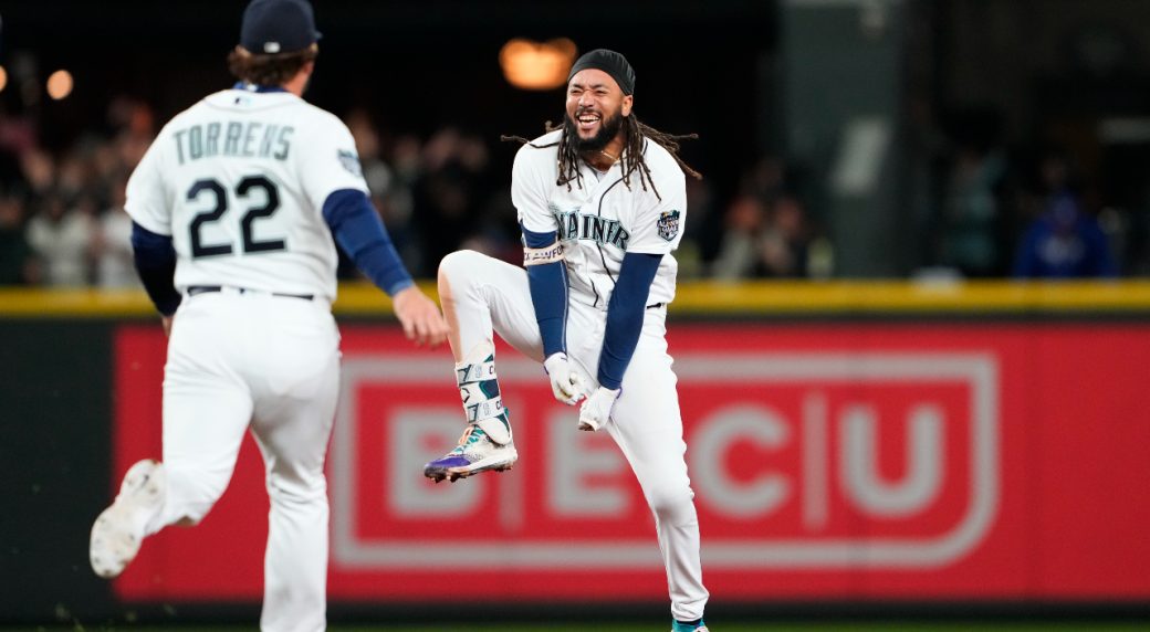 Crawford’s two-out, walk-off hit lifts Mariners past Rangers