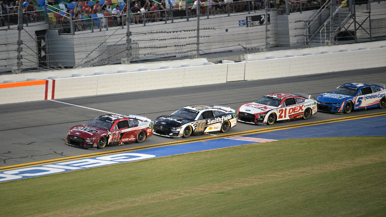 Larson Claims Nascars Opening Playoff Race Gets First Career Win At Darlington