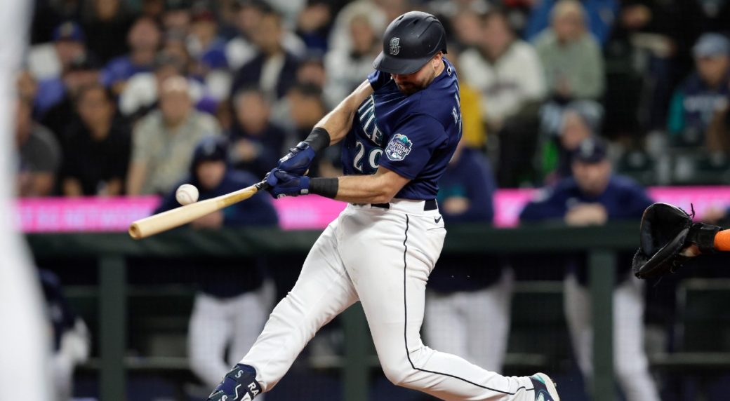 AL Wild-Card Roundup: Mariners lone winner as race gets tighter