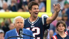 Tom Brady returns to hero&#8217;s welcome, will be inducted into Patriots&#8217; Hall of Fame