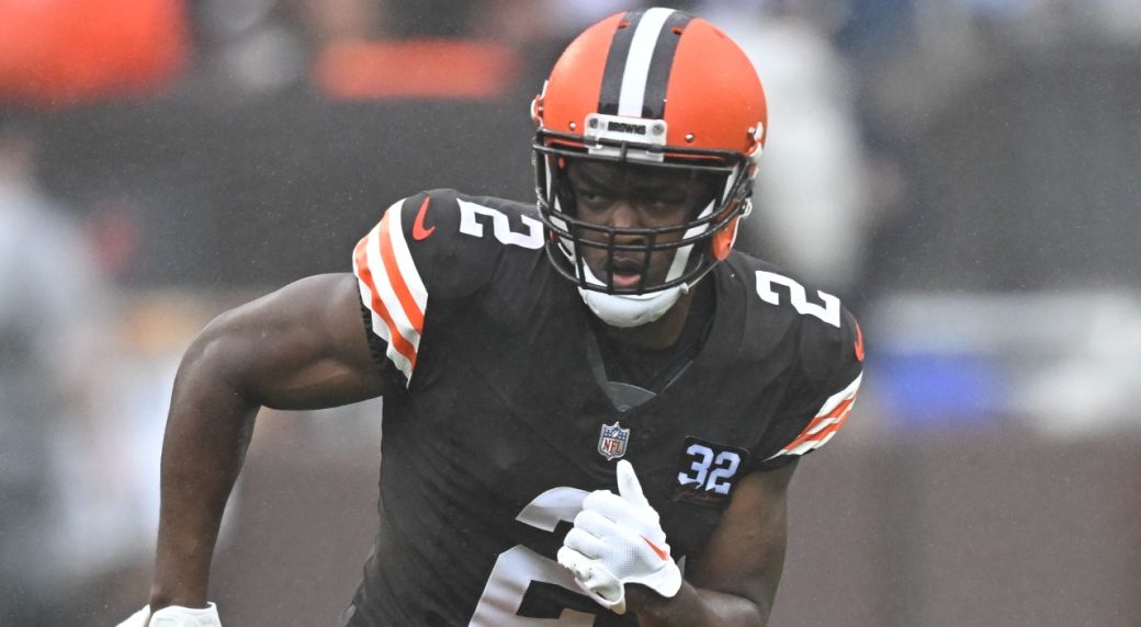 Browns' Cooper leaves practice with groin injury, questionable vs