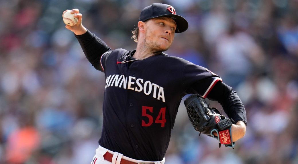 Sonny Gray, Twins warm up for playoffs vs. A's