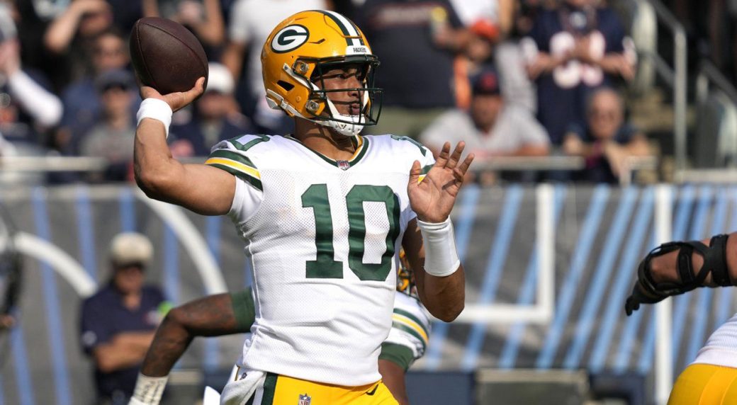 Jordan Love delivers in opener, throws 3 TD passes as Packers beat Bears