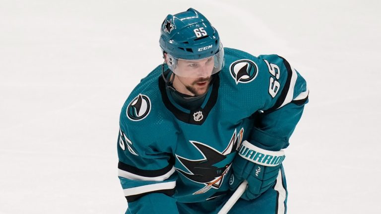 San Jose Sharks defenceman Erik Karlsson against the Pittsburgh Penguins during the third period of an NHL hockey game in San Jose, Calif., Feb. 14, 2023. The Penguins acquired Erik Karlsson in a blockbuster trade during the off-season. (Godofredo A. Vasquez/AP)