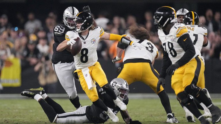 Pittsburgh Steelers quarterback Kenny Pickett avoids the tackle attempt by Las Vegas Raiders defensive end Malcolm Koonce (51) during the first half of an NFL football game. (Mark J. Terrill/AP)
