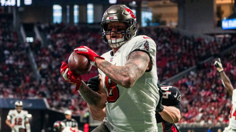 Tampa Bay Buccaneers tight end Kyle Rudolph (8) catches a pass for a touchdown during the first half of an NFL football game against the Atlanta Falcons, Jan. 8, 2023, in Atlanta. (Danny Karnik/AP)